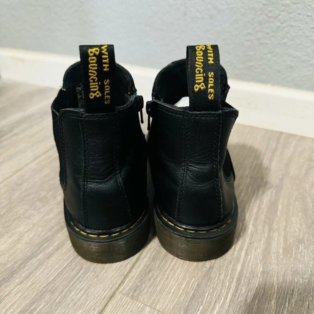 Dr. Martens Youth 2976 Slip Resistant Leather Chelsea Black‎ Casual Punk Boots 4